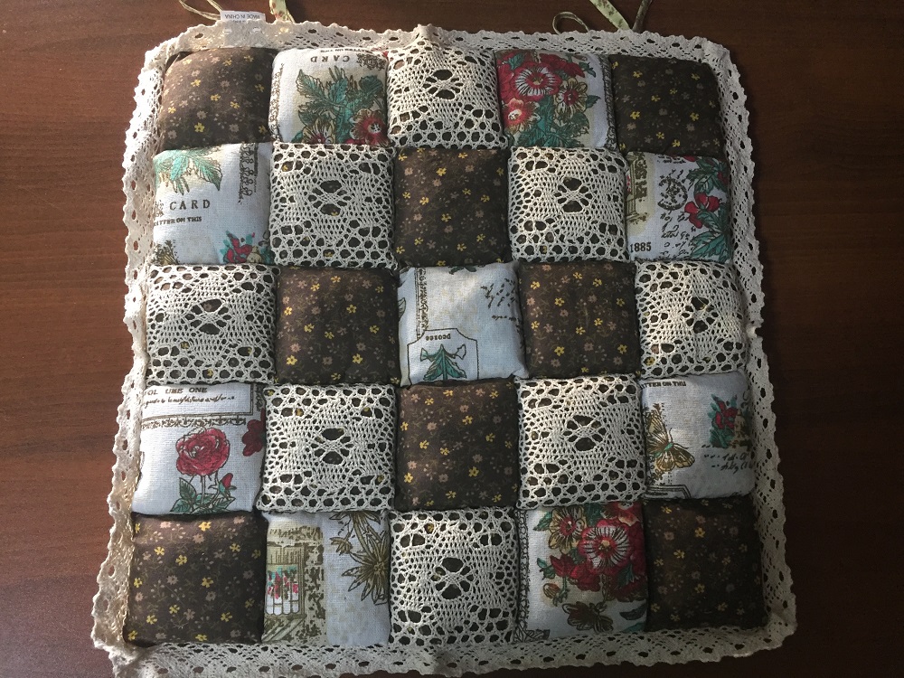 Декоративная подушка "Винтаж" (какао со цветочками) (40*40)