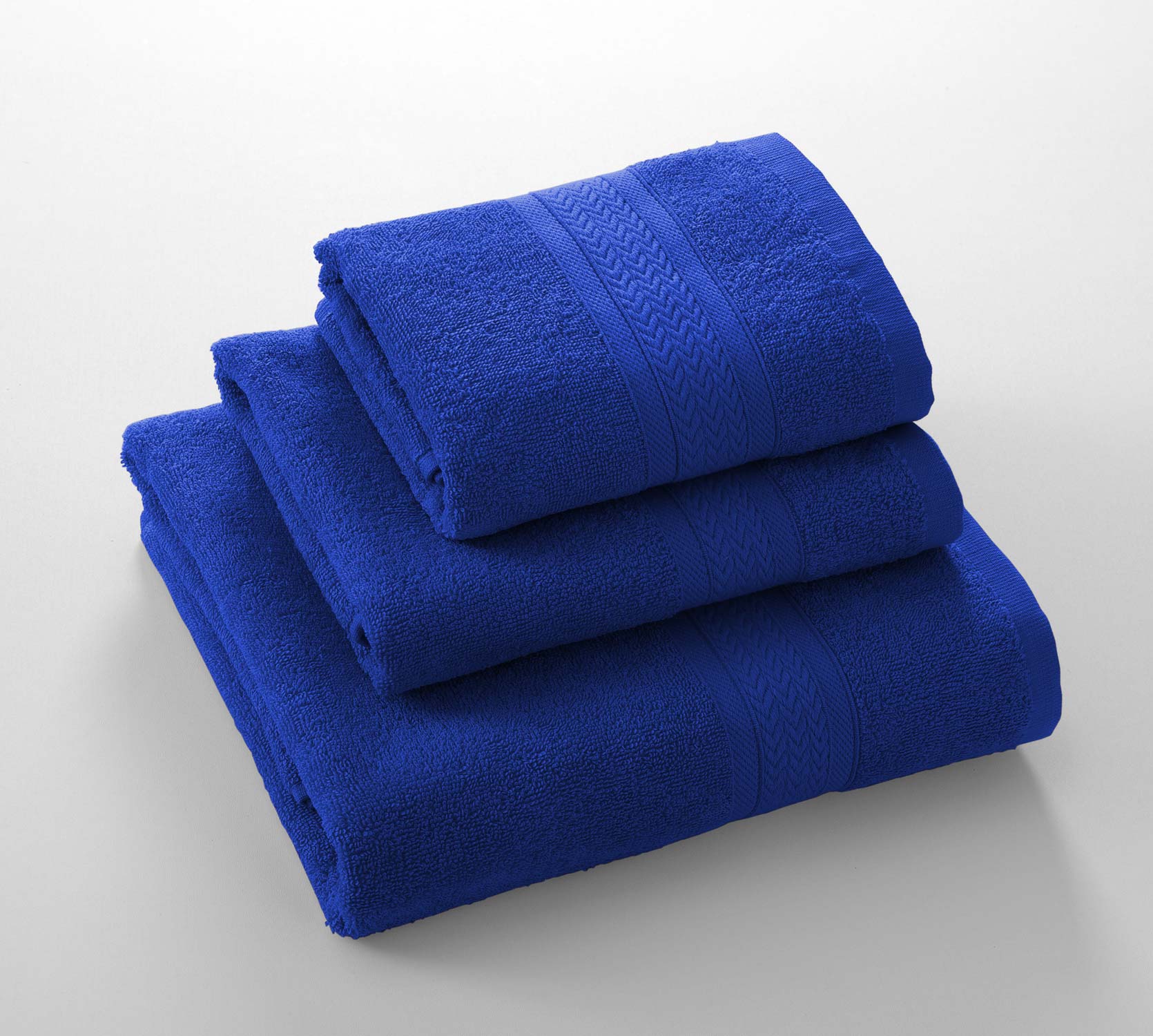 Полотенца утро. Полотенце лайф комфорт. Голубое полотенце. Полотенца однотонные гладкокрашенные. Полотенце махровое.